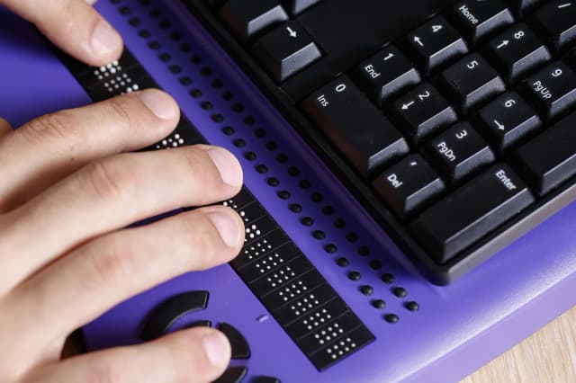 Komputery dla niewidomych: Jak zyskać niezależność dzięki technologii Komputery dla niewidomych: Jak zyskać niezależność dzięki technologii